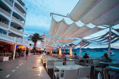  Ibiza Island İspanya Mayıs 2019 İnsanlar Cafe Del Mar Cafe