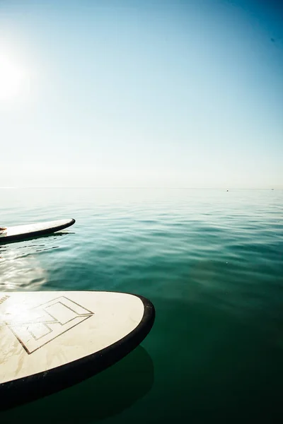 Nariz Stand Paddle Board Flutuando Belo Lago — Fotografia de Stock