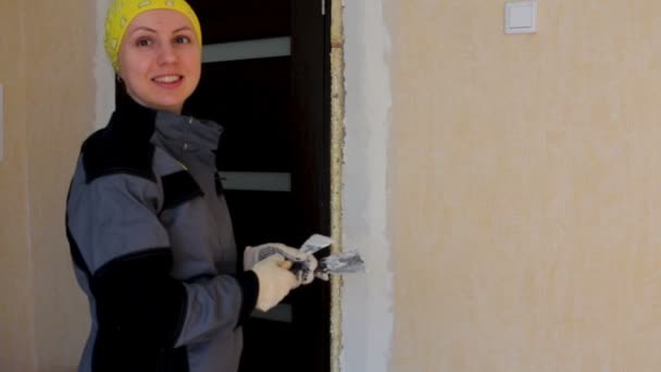 Smiling woman doing repairs — Stock Footage Smiling woman doing repairs Video Clip