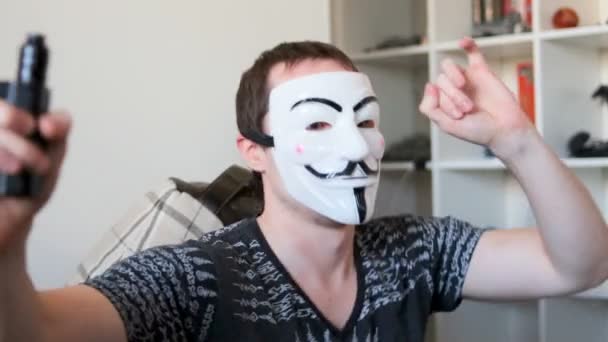 A crazy man with an anonymous v for vendetta mask dancing — Stock Video