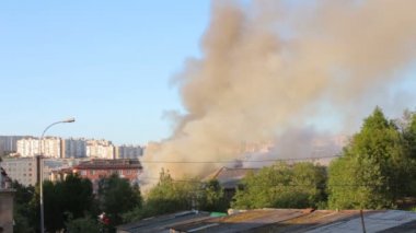 Rus şehri ateşe. Daha fazla duman
