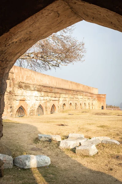 Při Pohledu Pevnosti Srinagaru Kašmíru Prostřednictvím Oblouk Muslimské Architektury Fort — Stock fotografie