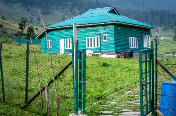 Una Entrada Que Conduce Una Cabaña Turística Cachemira Fotos de stock