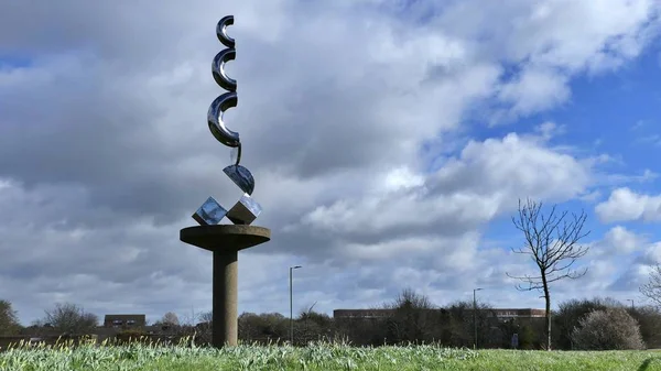 Harlow, Inglaterra - 13 de marzo de 2019.Una vista de la escultura 'Eco' b — Foto de Stock