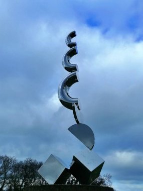 Harlow, İngiltere - 13 Mart 2019. Bir görünümü 'Echo' heykel 