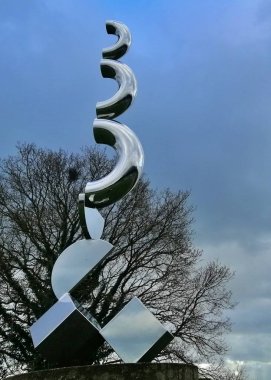 Harlow, İngiltere - 13 Mart 2019. Bir görünümü 'Echo' heykel 