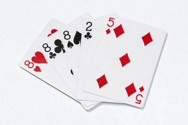 Aynı türden üç tane.