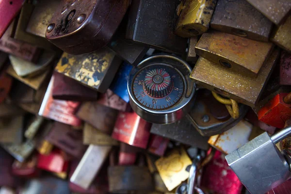 Hangsloten Brug Keulen Duitsland Detailoverzicht Van Hangsloten Van Paren Brug — Stockfoto