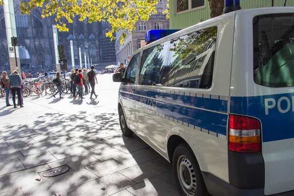 Cologne Germany October 2018 Police Car People Walking Square Front — стоковое фото