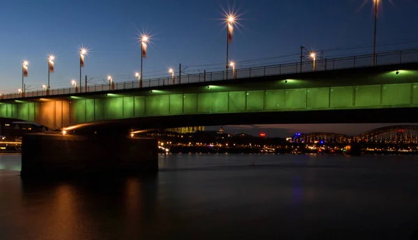 Pohled Most Kolín Nad Rýnem Kopule Riverside Noci — Stock fotografie