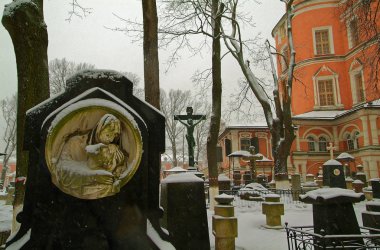 Ortodoks Kilisesi arka plan üzerinde eski mezar taşı