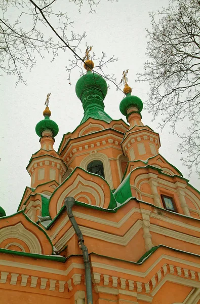 Православная церковь в Москве — стоковое фото