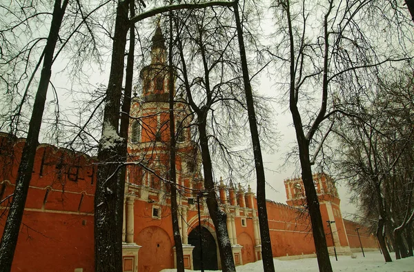 A torre velha do portão — Fotografia de Stock