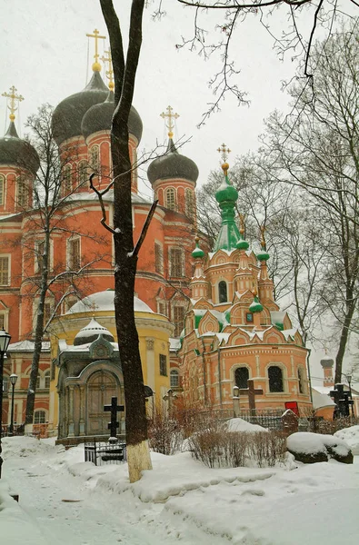 在莫斯科修道院漫步 — 图库照片