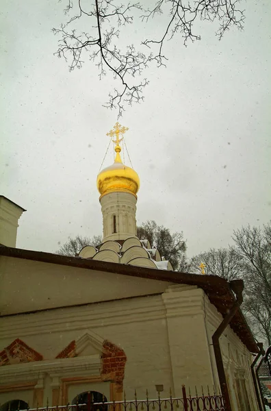 Caminhe no mosteiro de Moscou — Fotografia de Stock