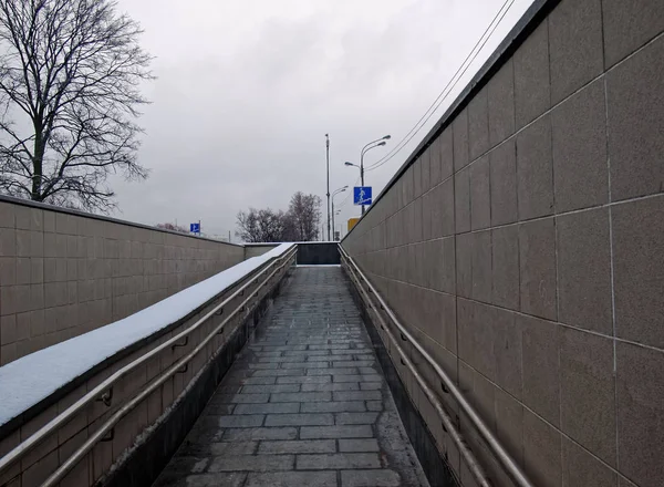 Utgång från gångtunnel — Stockfoto