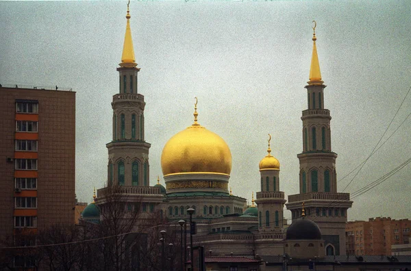 Velká mešita v Moskvě na jaře — Stock fotografie