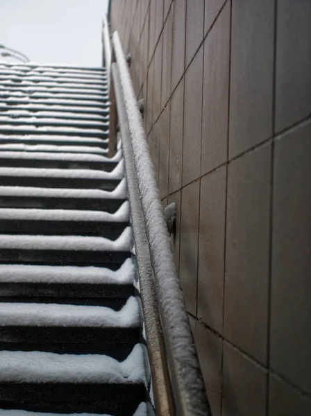地下の歩行者横断を雪します。 — ストック写真