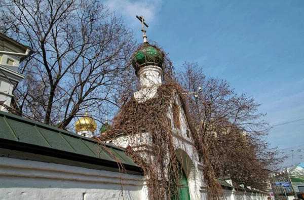 Chiesa ortodossa a Mosca in primavera — Foto Stock