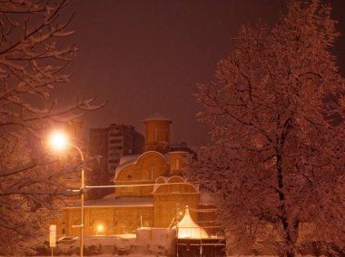 kış geceleri sokak ışık