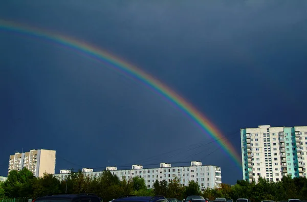 Arcobaleno la sera d'estate a Mosca — Foto Stock