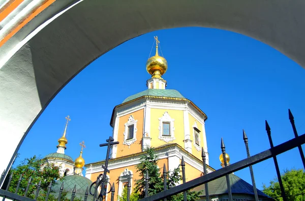 Ορθόδοξη Εκκλησία Κατά Τον Μπλε Ουρανό Μόσχα — Φωτογραφία Αρχείου