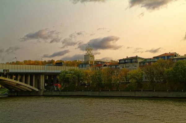 Terraplén del río Moscú en el otoño — Foto de Stock