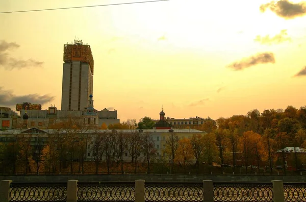 Remblai de la rivière Moscou à l'automne — Photo