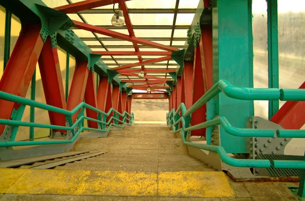 Elevated pedestrian crossing in Moscow — Stock Photo, Image