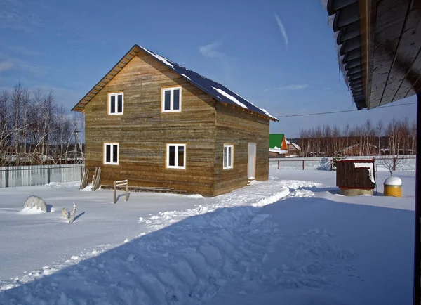 Mroźny poranek w holiday village — Zdjęcie stockowe