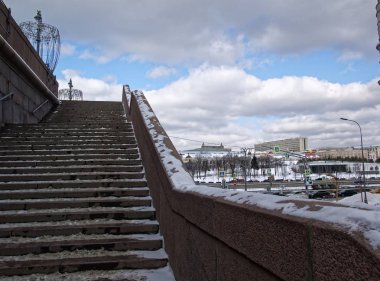 Kremlin kışın köprü