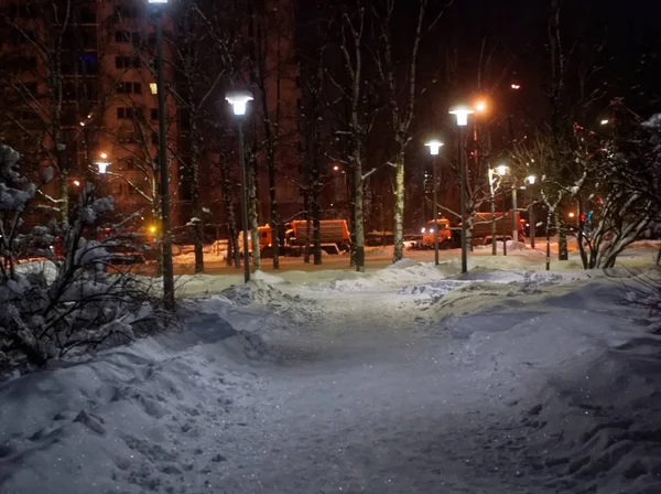 Luz de calle por la noche en invierno — Foto de Stock