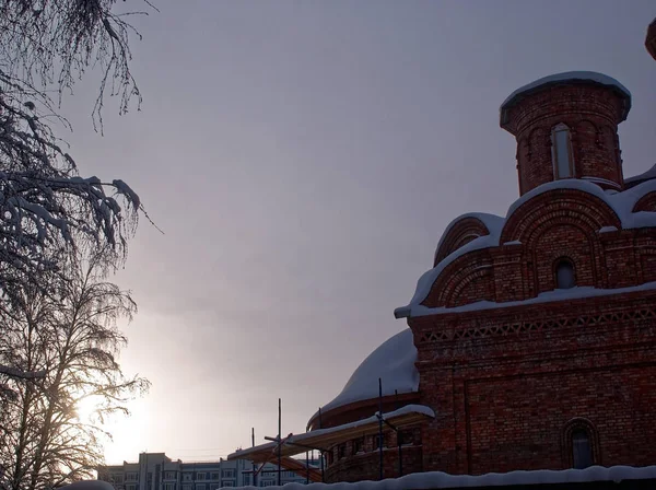 Unfinished Orthodox Church in winter in Moscow — Stock Photo, Image