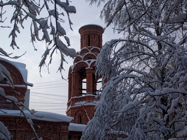 Ofullbordade ortodoxa kyrkan på vintern i Moskva — Stockfoto