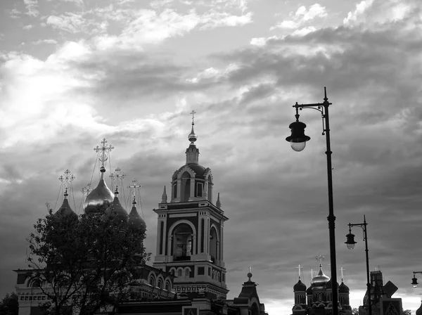 Церква поблизу Московський кремль влітку — стокове фото
