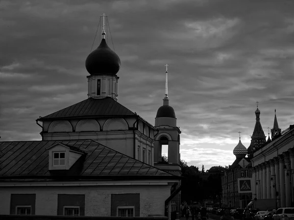 Kirche in der Nähe des Moskauer Kreml im Sommer — Stockfoto