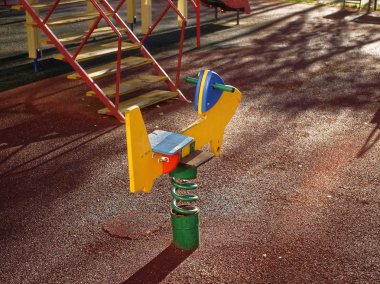 Çocuk oyun, güneşli sonbahar günü