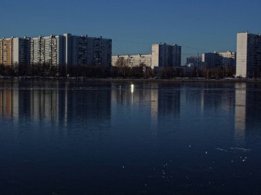 Kışın, bölge yazıcı Moskova Nehri çıkabilir Park