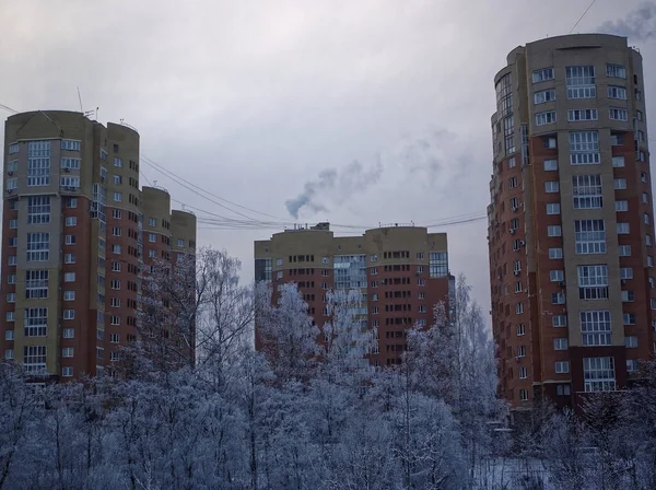 Bangunan Tinggi Baru Kota Kecil Musim Dingin Russi — Stok Foto