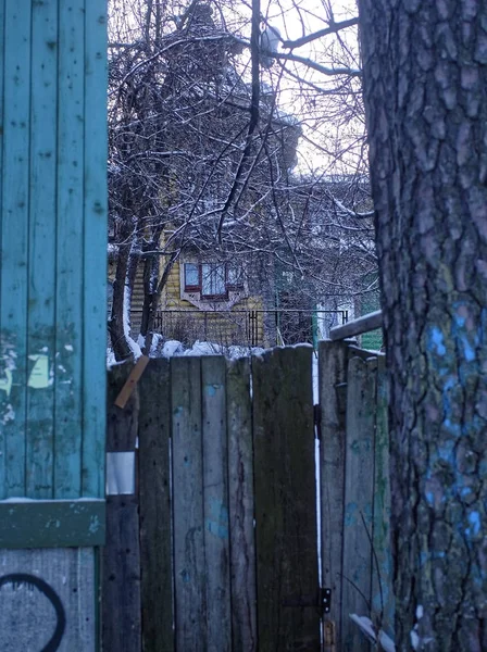 Vecchia Casa Legno Dietro Recinzione Inverno Russi — Foto Stock