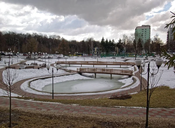 Das Teicheis Schmilzt Noch Frühling Moskau — Stockfoto