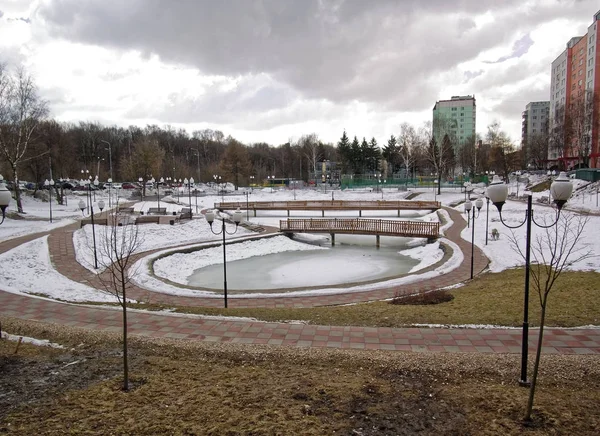 Das Teicheis Schmilzt Noch Frühling Moskau — Stockfoto