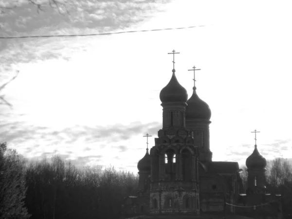 Iglesia Ortodoxa Través Las Hojas Árbol Moscú — Foto de Stock