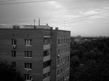 Akşamları Moskova eteklerinde evler, siyah ve beyaz PHOT