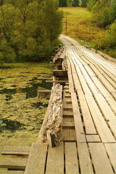 Drewniany Most Drogowy Rano Jesienią Russi — Zdjęcie stockowe