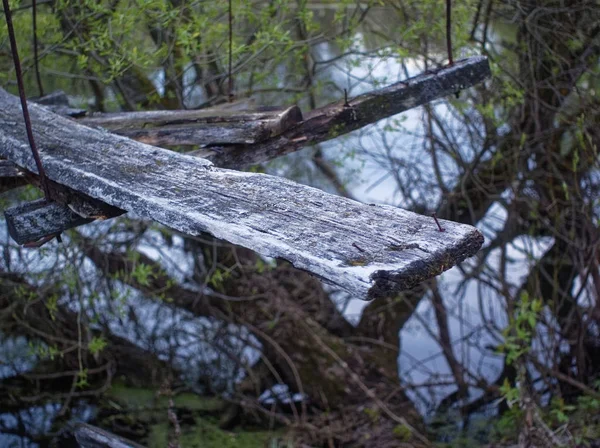 Ponte Suspensa Quebrada Noite Primavera Russi — Fotografia de Stock