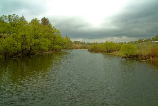 Rive Une Petite Rivière Soir Printemps Russi — Photo