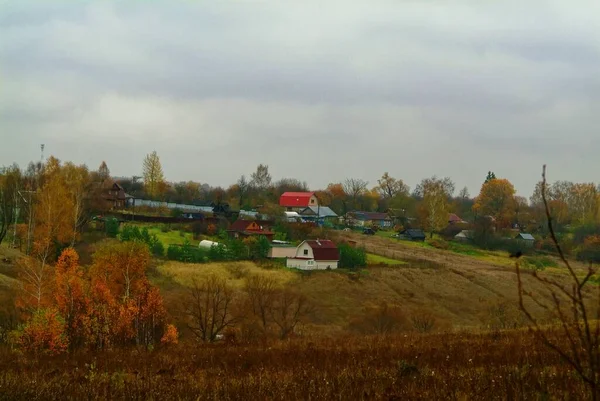 Klein Dorp Van Bewolkte Herfst Rusland — Stockfoto