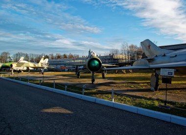 Müzedeki eski Sovyet savaş uçağı, MiG 21.