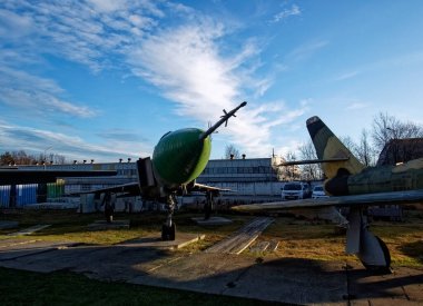 Rusya Müzesi 'nde eski bir jet askeri uçağı.